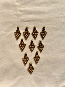 Pendentif en forme de fleur en laiton naturel plaqué or avec chaîne à maillons pour bijoux de mariage - Product Image 4