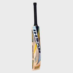 Ihsan Sports Lynx X8 Edition, Taco de Críquet Ligero de Madera de Sauce Inglés con Funda Protectora Gratuita, Agarre Adicional y Lámina Antideslizante, Todo Incluido - Product Image 4