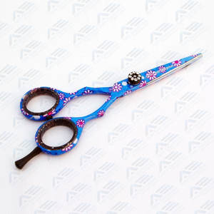 Tijeras de peluquero de corte de pelo profesional al por mayor hermosas tijeras de 5,5 pulgadas para instrumentos de belleza de precisión - Product Image 6