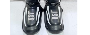 Espinilleras QST de Piel Sintética para Boxeo, Muay Thai y MMA, Ligeras, para Adultos, en Blanco y Negro - Product Image 3