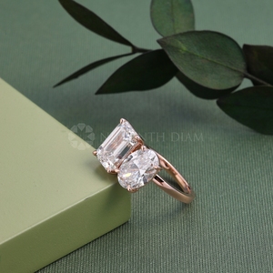 Anillo de Diamantes de Diseño Moderno, Corte Esmeralda, Oro Amarillo, Tres Piedras, Joyería Fina para Mujer - Product Image 2