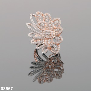 แหวนเพชรเม็ดเดี่ยวทรงแฟนซีสีขาวเคลือบทองคำแท้ 18K ยี่ห้อ Elegant D VINS ประดับเพชรเพาะเลี้ยงในห้องปฏิบัติการ รับรองโดย IGI คุณภาพการเจียระไนระดับ Excellent เหมาะสำหรับเป็นแหวนหมั้น - Product Image 2