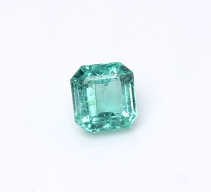 Émeraude naturelle non traitée de haute qualité certifiée IGI, 3,31 carats, couleur vert vif, taille octogonale, pierres précieuses en vrac, GEMS INTERNATIONAL - Product Image 3