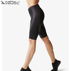 Shorts de sport respirants noirs pour femmes, style le plus récent, pour entraînement, cyclisme et course à pied, shorts de compression pour femmes - Product Image 2