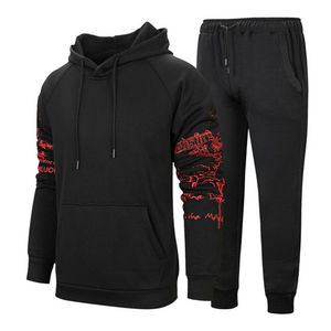 Conjunto Deportivo Personalizado – Sudadera con Capucha Negra y Pantalones Deportivos con Estampado Rojo, Ropa Deportiva Informal - Product Image 1