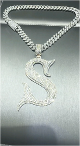 Colgante de letra cursiva S de moissanita helada CONCEPTION al por mayor, de plata 925 chapada en oro, estilo Hip Hop, colgante de collar con inicial personalizada - Product Image 2