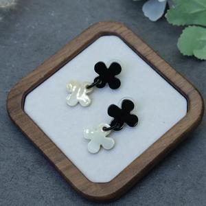 Abalorios de Cuerno de Búfalo Hechos a Mano con Forma de Flor, Ecológicos, en Color Negro y Crema, Artesanía Natural de Moda Moderna - Product Image 5