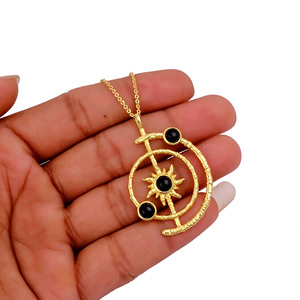 Collier pendentif rond style gothique soleil éclatant en turquoise, pierre de lune, labradorite, onyx noir, bijoux en pierres précieuses en gros - Product Image 4