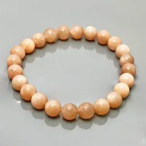 สร้อยข้อมือหินมูนสโตนสีพีชธรรมชาติ Chakralume ขนาด 8 มม. รูปทรงกลม เกรด AA พร้อมเชือกยืดหยุ่น ของขวัญเครื่องประดับเพื่อสุขภาพ ขายส่งสำหรับชาวฮินดู - Product Image 4