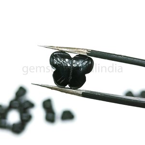 Pierre précieuse sculptée en onyx noir naturel, forme papillon, 14 mm, cristal briolette sculpté à la main, pierre en vrac, prix de gros, fabrication de bijoux en gros - Product Image 2