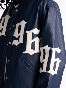 เสื้อแจ็คเก็ตวาร์ซิตี้หนังเทียมลายก้อนกรวด รุ่น Relaxed 96 - Product Image 2
