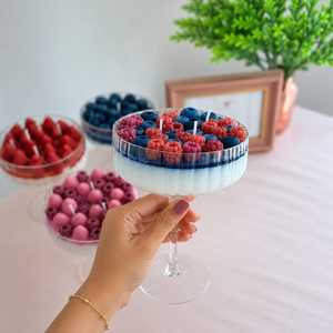 Bougie dessert parfumée aux fruits rouges mélangés fraise, myrtille et baies roses |   Bougie artisanale de luxe à la cire de soja aux fruits |   Décoratif réaliste - Product Image 4