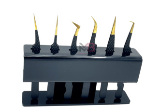 Juego de Pinzas para Pestañas de Acero Inoxidable con Recubrimiento Dorado de Precisión y Mango Negro para Uso Profesional en Extensiones - Product Image 1