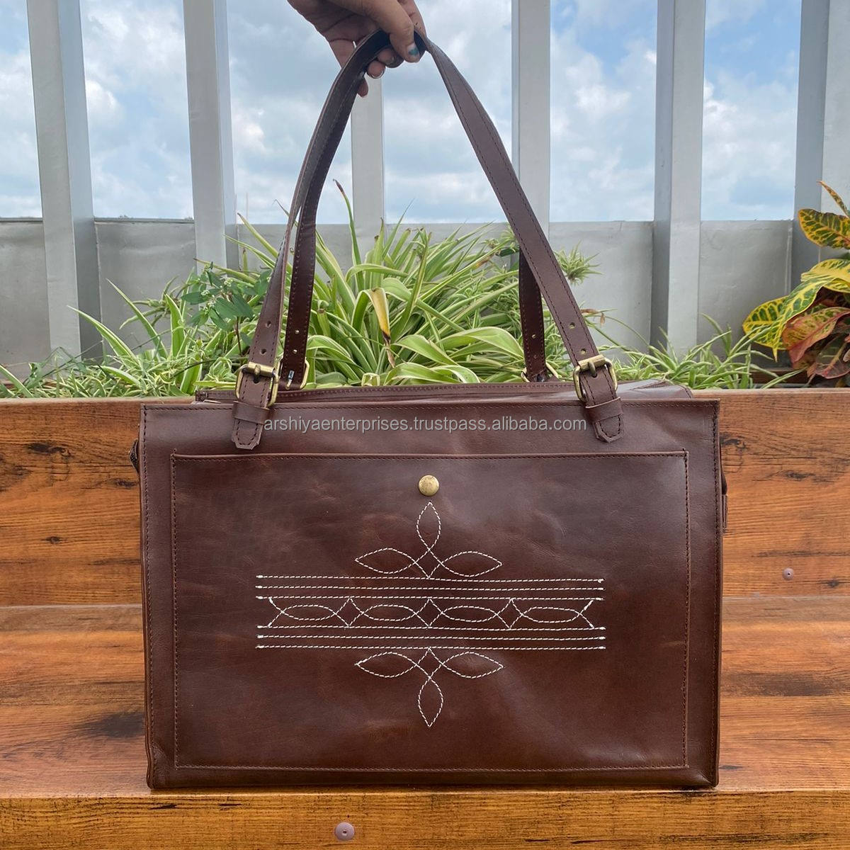 สีน้ำตาล