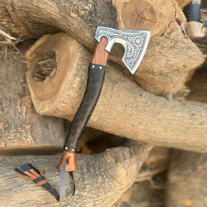 Hacha Vikinga Rústica Industrial, Cabeza de Acero Hecha a Mano, Mango de Madera Natural, Empuñadura Envuelta en Cuero, Inspirada en la Cultura Nórdica, para Exteriores - Product Image 1