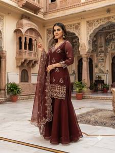 Conjunto de Salwar Kameez de Seda Bordada en Negro para Mujer, Traje Moderno y Tradicional para Fiestas y Bodas con Materiales Reciclados - Product Image 3