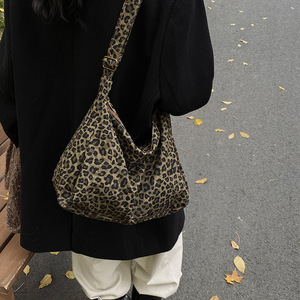 Bolso Tote Retro Americano con Estampado de Leopardo para Mujer, Estilo Casual, Versátil para Uso Diario, Bolso de Hombro - Product Image 3