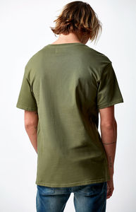 เสื้อยืดคอกลมแขนสั้นสีเขียวมะกอกสำหรับผู้ชาย ทรงปกติ สวมใส่สบาย ผ้าถัก 100% คอตตอน ทรงโอเวอร์ไซส์ ระบายอากาศได้ดี น้ำหนัก 220 กรัม ผ้าเจอร์ซีย์ - Product Image 2