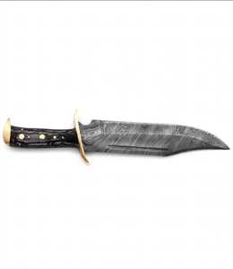 Couteau Bowie de survie d'extérieur à lame fixe en acier Damas artisanal, manche en corne de qualité supérieure, garde en laiton, robuste, pour usage en terrain et utilitaire - Product Image 1