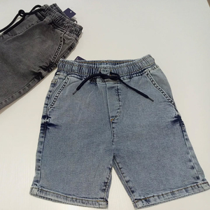 Shorts en jean délavé et déchiré pour homme, coupe slim, effet éclaboussures de peinture, par un fabricant de streetwear - Product Image 1