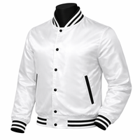 Veste de sport blanche en satin pour homme, col montant côtelé noir, poignets à revers, boutonnage simple