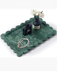 Plateau décoratif rectangulaire en résine de luxe moderne à motif marbre pour table basse et organisation de salle de bain - Collection artisanale - Product Image 4