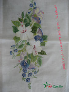 Nappe brodée élégante et luxueuse Artisanat frais de couture et de couture Nouveau - Product Image 2