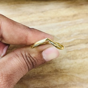 Anillo de Diseño de Lujo con Ondas, Anillos Bohemios de Latón para Mujer, Chapado en Oro de 18k, Anillo Minimalista Apilable con Diseño Chevron, Joyería al por Mayor/OEM/ODM - Product Image 3