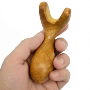 Masseur facial Gua Sha en bois rustique écologique avec artisanat en bois d'acacia massif pour la relaxation musculaire - Cadeau du Nouvel An - Product Image 4