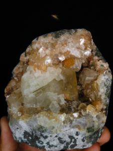 Géode de Calcite Jaune Naturelle avec Heulandite et Stilbite – Spécimen de Cristal Brut – Collection de Minéraux - Product Image 1