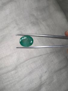 Émeraude naturelle zambienne ovale facettée de 6,22 carats de qualité supérieure pour bagues, pendentifs et bijoux - Product Image 3