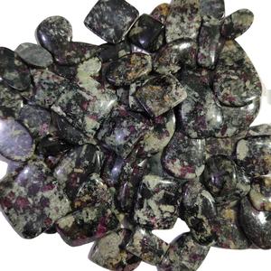 Vente en gros de cabochons en eudialyte naturel, formes et tailles variées, pierres précieuses en vrac pour la création de bijoux - Product Image 3