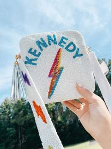 Bolso de hombro personalizado con nombre, de cuentas de semillas a rayas, con patrón de arcoíris y parche de estrella, hecho a mano, bandolera para mujer, ideal para viajes casuales. - Product Image 3