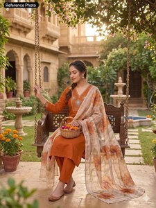 Ensemble Salwar Kameez au design attrayant en soie véritable lourde avec broderies, vêtements indiens et pakistanais - Product Image 4