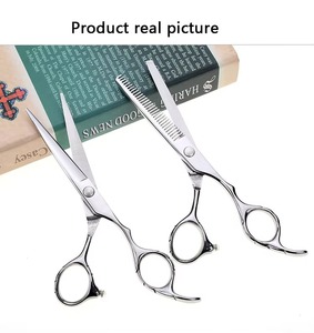 กรรไกรตัดผมมืออาชีพสำหรับใช้ในบ้าน ทำจากเหล็กกล้าไร้สนิม 4Cr13 คมกริบ สำหรับคนถนัดขวา น้ำหนักเบา ด้ามจับขนาดกลาง - Product Image 5