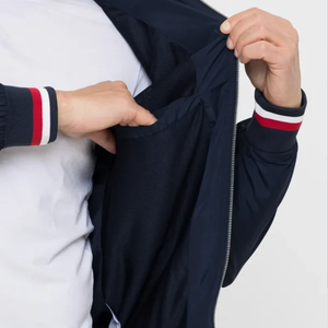 เสื้อแจ็คเก็ตบอมเบอร์สีน้ำเงินกรมท่าสำหรับผู้ชาย ผ้าโพลีเอสเตอร์สีพื้น กันลม สวมใส่สบาย ปิดด้วยซิป คอตั้ง ทรงปกติ เหมาะสำหรับใส่ในฤดูใบไม้ร่วง - Product Image 4