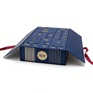 กล่องของขวัญปฏิทินนับถอยหลังวันคริสต์มาส ทำจากกระดาษแข็งรีไซเคิล 24 ช่อง ปิดด้วยแม่เหล็ก เคลือบด้าน ตกแต่งด้วยฟอยล์สีทอง สำหรับเครื่องสำอางและความงาม - Product Image 3