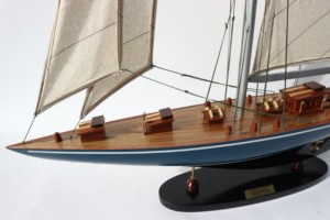 Modèle de bateau à voile britannique artisanal en bois VELSHEDA - Product Image 2