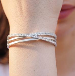 Bracelet jonc classique en argent 925 avec diamant de laboratoire Silver Cross, étincelant pour femme, idéal pour cadeau, mariage, fête, cérémonies religieuses - Product Image 3