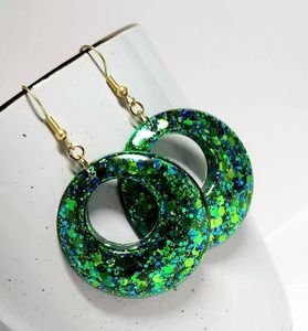 Boucles d'oreilles en résine faites à la main H a CRAFT, boucles d'oreilles classiques pour femmes, boucles d'oreilles à clip pour soirée, forme personnalisée - Product Image 4