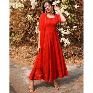 Conjunto Anarkali Rojo Clásico Bordado con Estampado Floral y Silueta en A - Product Image 6