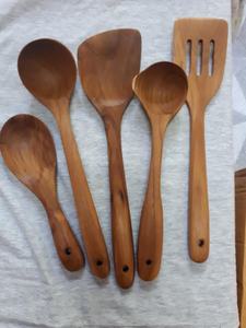 Espátula para freír de tamaño mediano, utensilio de cocina de madera, 100% madera de teca ecológica, apta para alimentos, ligera, la más duradera, hecha en Tailandia - Product Image 4
