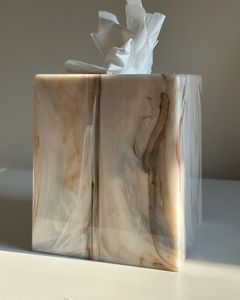 Caja de pañuelos decorativa de resina con diseño único para uso en el hogar moderno, dormitorio, cocina y baño, disponible a precio de mayoreo. - Product Image 5