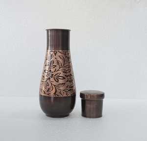 Bouteille d'eau en cuivre pur 1 litre, anti-fuite, gravée ayurvédique : gravure florale, finition antique noire - Product Image 5