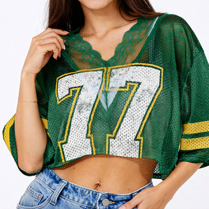 Maillot de football court vert en maille pour femme, style streetwear, col en V, respirant, en polyester, avec numéro imprimé, crop top tendance, fabriqué aux États-Unis - Product Image 1