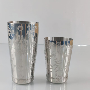 Coctelera Boston de Acero Inoxidable con Herramientas de Barra de Metal Duradero y Patrón Grabado - Product Image 2