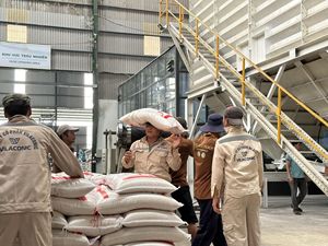 ข้าวฮอมมาลีพรีเมี่ยม - ข้าวหอม 100% - ข้าวขาวเมล็ดยาวจากเวียดนาม | ติดต่อ: +84944500504 - Product Image 3