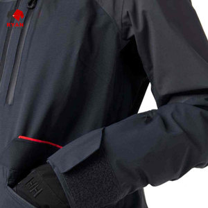 แจ็คเก็ตซอฟต์เชลล์ดีไซน์พิเศษสำหรับผู้ชาย ยี่ห้อ Ryan Pro Gear แบบซิป พร้อมโลโก้สั่งทำพิเศษ ทรงปกติ มีฮู้ด - Product Image 3