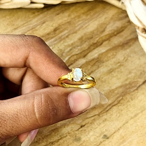 Bague en laiton plaqué or 18 carats pour femme, design tendance, minimaliste, avec pierre de lune, style bohème, solitaire délicat, bagues célestes, vente en gros/OEM - Product Image 5