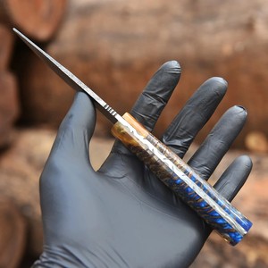 Cuchillo de caza de acero de Damasco forjado a mano, mango de piña, hoja fija de espiga completa con funda de cuero, OEM personalizado - Product Image 2